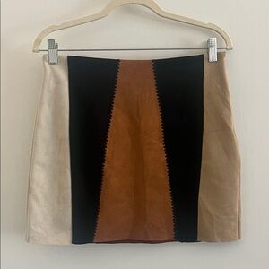 FAUX SUEDE BLACK AND TAN COLORBLOCK MINI SKIRT ZARA. SIZE M.